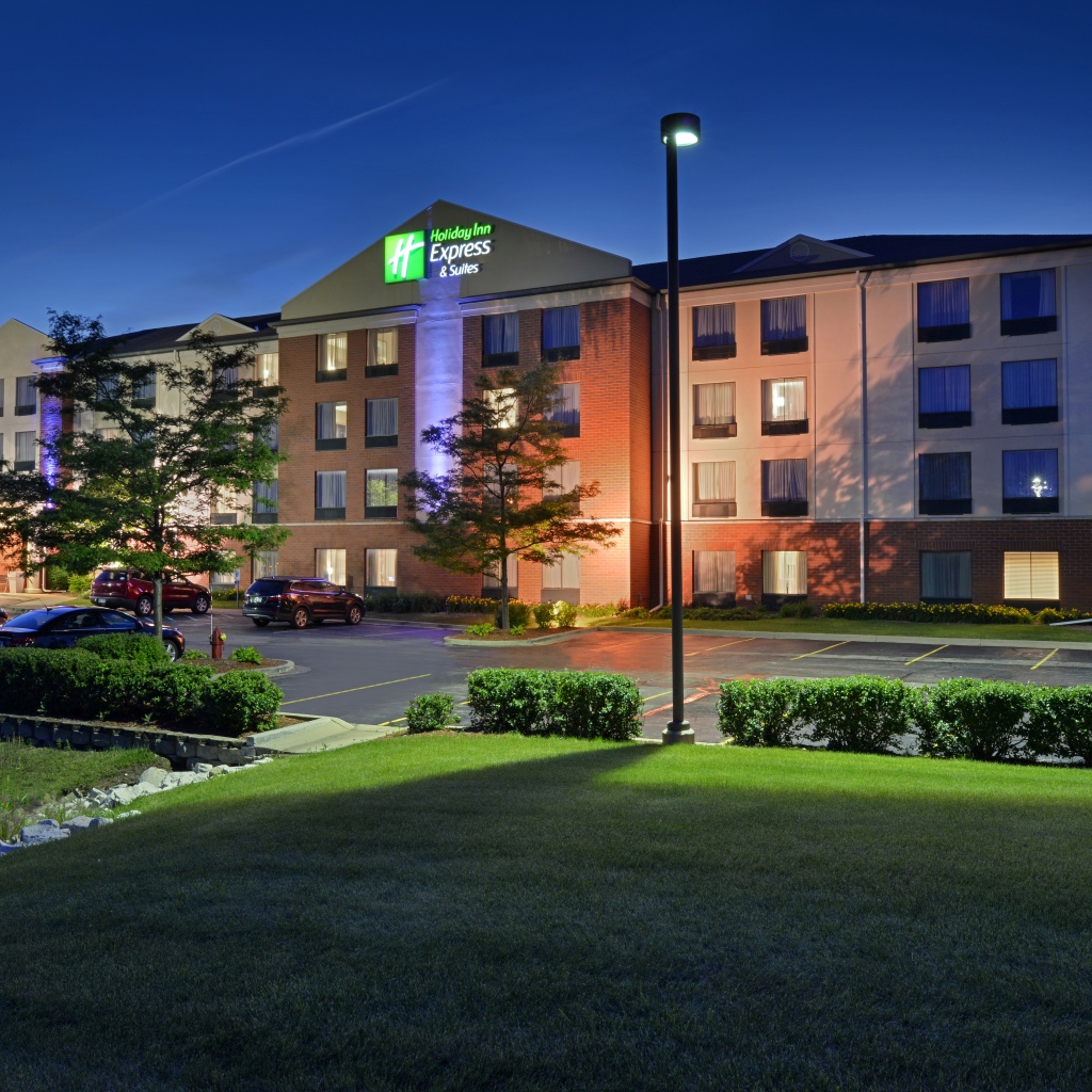 Holiday Inn Express & Suites New Berlin, WI THG Properties